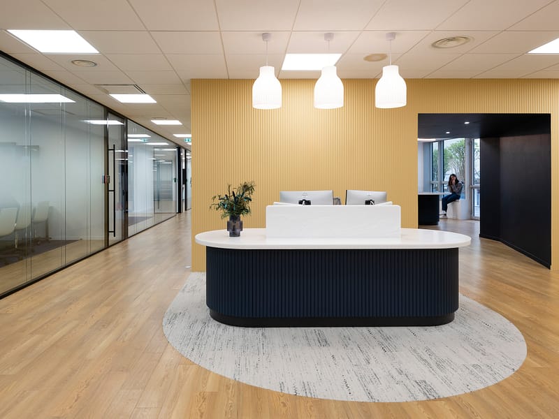 Bureaux éco-responsables à Saint-Ouen conçus par MAKE Office pour une entreprise du transport ferroviaire